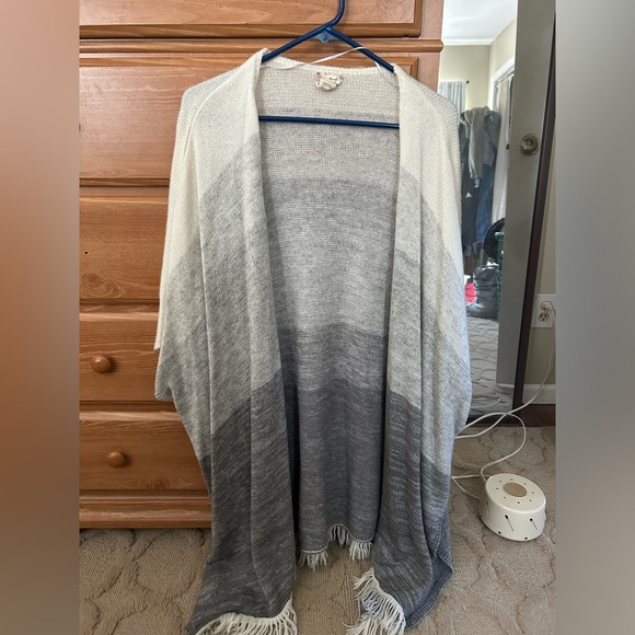 Hem and Thread Poncho - Picture 1 of 2